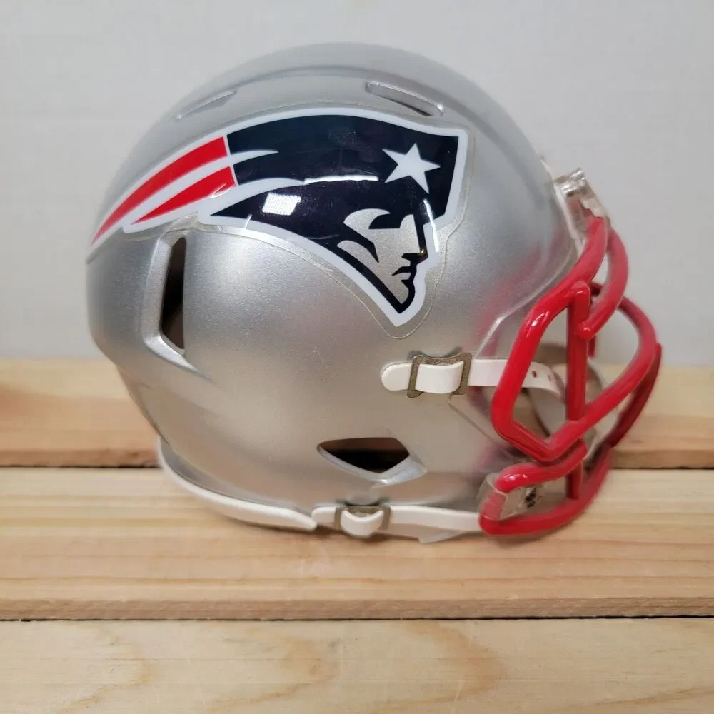 New England Patriots Collector Set: Banner, Flag & Mini Helmet